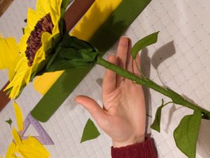 Изготовление цветочков из гофрированной бумаги