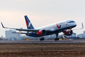 Рейс azur air в тунис вернулся в краснодар из-за технических проблем